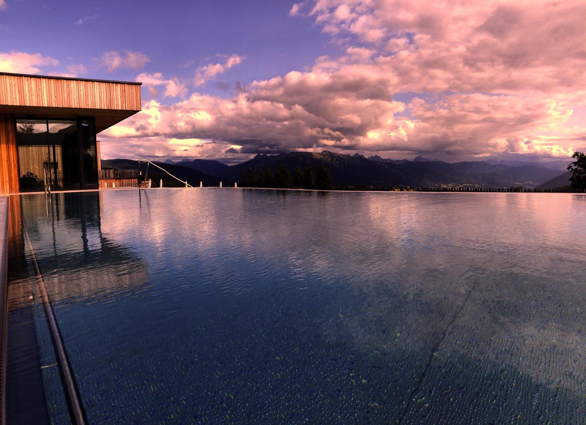 Tratterhof Mountain Sky